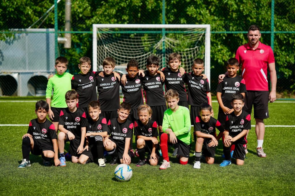 George Marinescu, antrenor la grupa 2015–2016, ACS Dobroești – cum dezvoltă fotbalul responsabilitatea de la vârstele fragede 11 George Marinescu, antrenor la grupa 2015–2016, ACS Dobroești – cum dezvoltă fotbalul responsabilitatea la vârste fragede