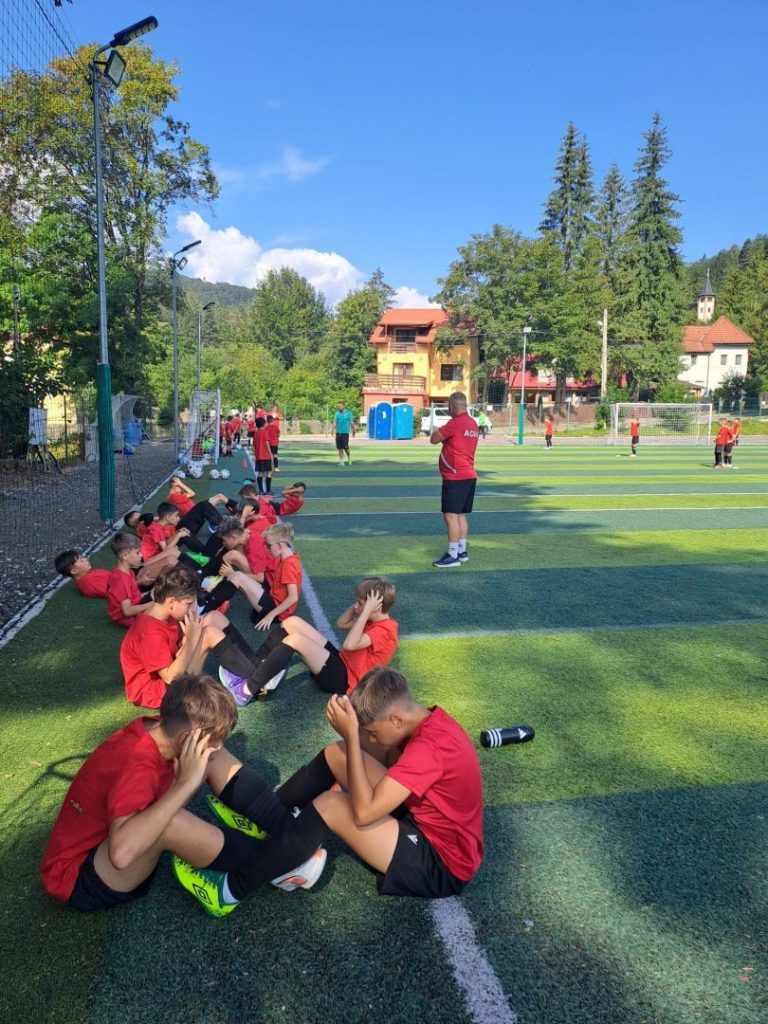 Tabăra de pregătire de la Predeal, pas important în dezvoltarea grupei 2012–2013 antrenată de Costin Enache 10 Tabăra de pregătire de la Predeal, pas important în dezvoltarea grupei 2012–2013 antrenată de Costin Enache